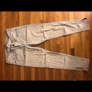 HOLLISTER light blue jeans. bottom zipper detail